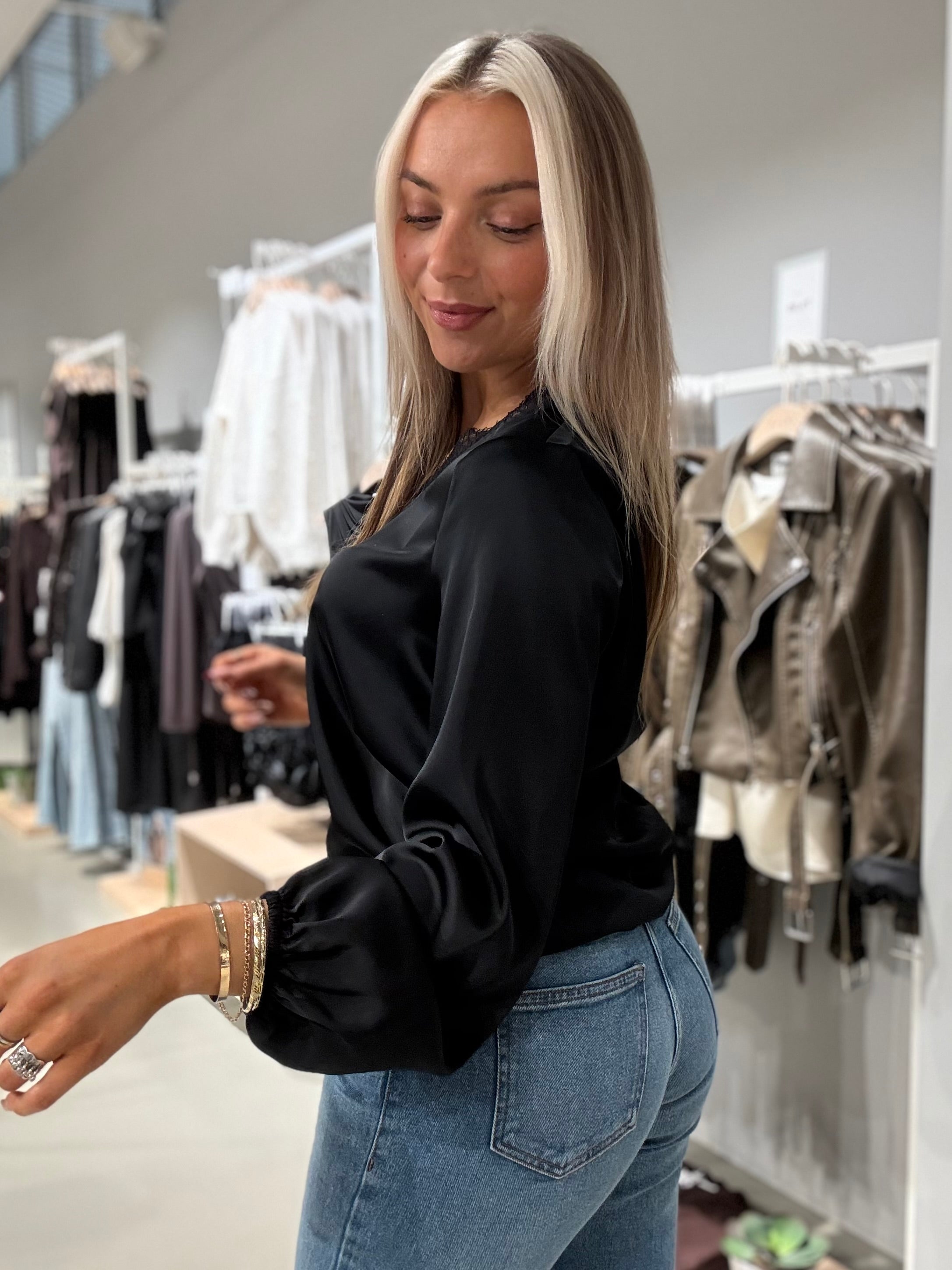 VIENNA Top - Black Beauty